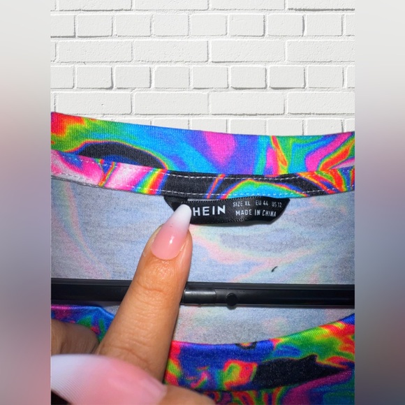 Reflective all over print Tee. Size XL - Picture 2 of 6